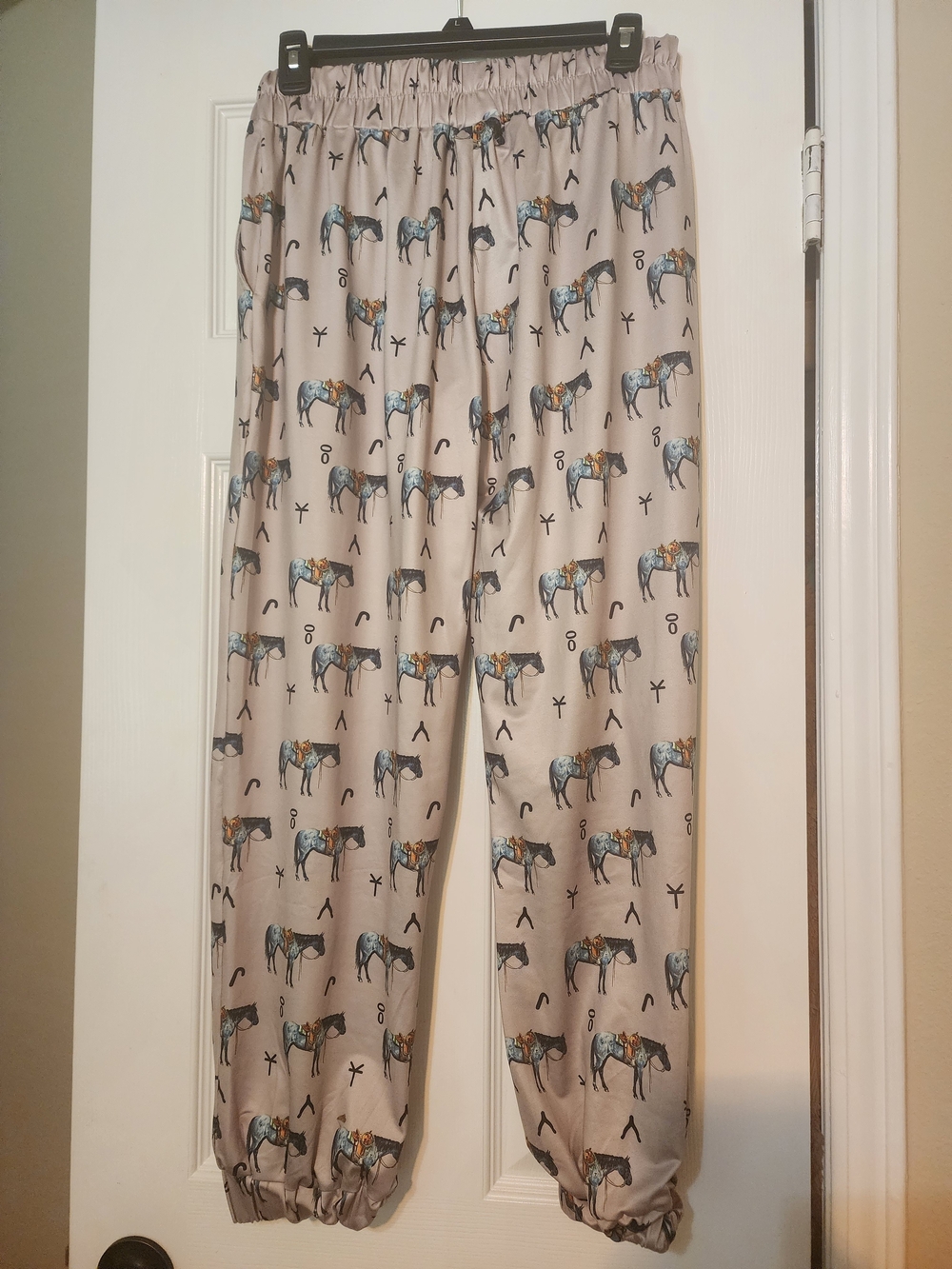 Sterling Kreek Beige Jogger Pants with Horse Print With Matching Tshirt - Picture 3 of 4